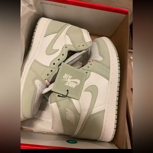 Jordan 1 Retro High OG
Seafoam